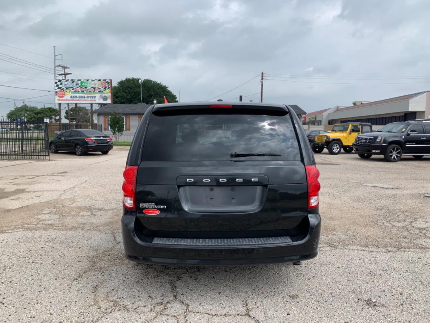 2015 Black /Black Dodge Grand Caravan SE (2C4RDGBG3FR) with an 3.6L V6 DOHC 24V engine, Automatic transmission, located at 1830 North Belt Line Road, Irving, TX, 75061, (469) 524-0199, 32.834373, -96.993584 - Photo#4